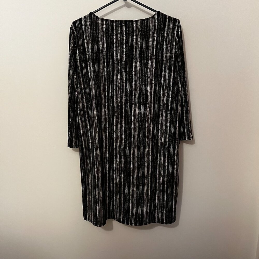 NEW/No Tags BCBG Maxazria Woman's Black & White Strip Dress / Size -  L - Picture 2 of 8